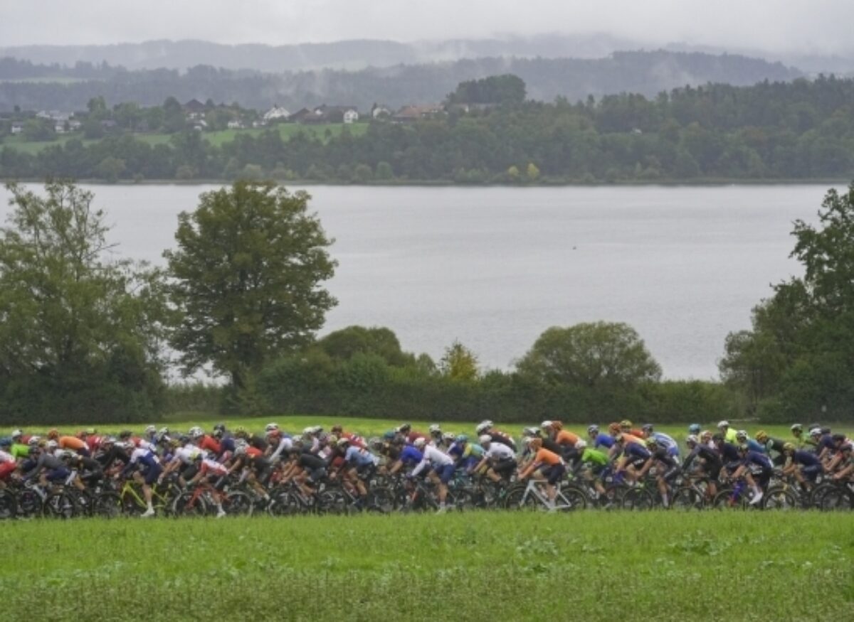 Pack of road racers riding very close to each other. Donate to USA Cycling | Support USA Cycling | USA Cycling Foundation. USA Cycling is a non-profit organization accepting tax-deductible donations. The USA Cycling Foundation is a non-profit arm of USAC that raises money for several different programs and initiatives. Donate, join our foundation, or purchase cycling gear today!